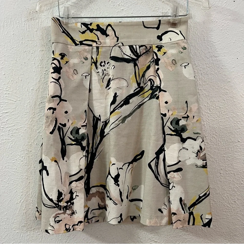 Black Halo beige large flower a-line skirt - Picture 4 of 9